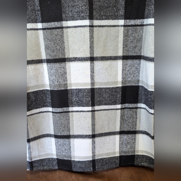 NWT Black Gray Plaid Flannel Shacket W Button Down - Picture 16 of 16